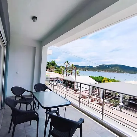 アパート Beachway Luxury A B Néa Péramos