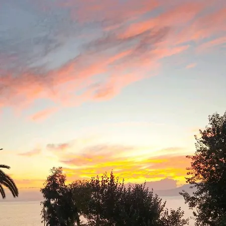 Beachway Luxury A B アパート